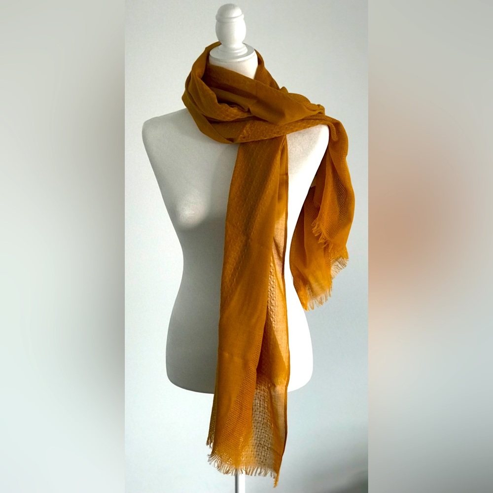 Shawl in mustard yellow